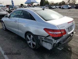 2013 Mercedes-Benz E 350 with VIN WDDKJ5KB7DF190650, listed as a Copart auction lot 42246695 with 194,786 mi miles and Salvage title. Bid and sale history available at DreamBid. Image 2.