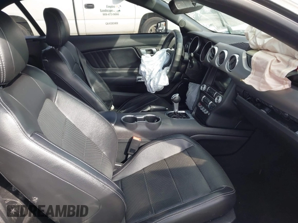 2020 Ford Mustang EcoBoost z VIN 1FATP8UH0L5134222, wystawiony jako IAAI lot #41477417 z przebiegiem 40 698 mil mil oraz . Historia ofert i sprzedaży dostępna na DreamBid. Obrazek 5.