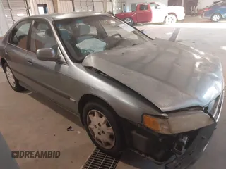 1996 Honda Accord LX with VIN 1HGCD563XTA141867, listed as a IAAI auction lot 41015252 with 420,800 mi miles and . Bid and sale history available at carsss.com. Image 1.