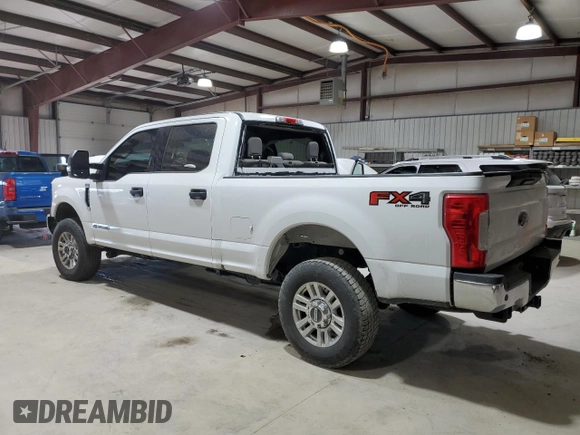 2019 Ford Super Duty F-250 SRW XL with VIN 1FT7W2BT3KEF05925, listed as a Copart auction lot 47582325 with 213,995 mi miles and Salvage Title. Bid and sale history available at carsss.com. Image 2.