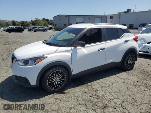 2019 Nissan Kicks S z VIN 3N1CP5CU1KL495287, wystawiony jako Copart lot #55803885 z przebiegiem 88 530 mil mil oraz Szkoda całkowita • Salvage title. Historia ofert i sprzedaży dostępna na DreamBid. Obrazek 1.
