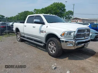2018 Ram 2500 Laramie z VIN 3C6UR5FL1JG101218, wystawiony jako IAAI lot #42412792 z przebiegiem 40 315 mil mil oraz . Historia ofert i sprzedaży dostępna na DreamBid. Obrazek 1.