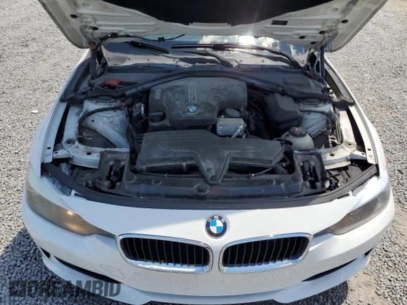 2015 BMW 3 Series 320i xDrive с VIN WBA3C3G55FNS76450, выставлен на аукционе Copart как лот 57479495 с пробегом 136 072 миль миль и Списание • Salvage title. История ставок и продаж доступна на DreamBid. Изображение 11.