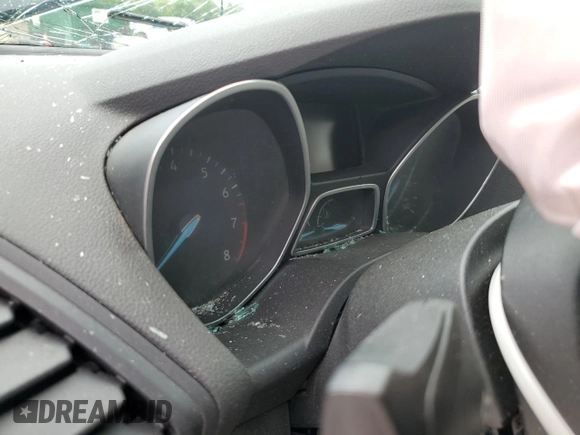2017 Ford Escape SE z VIN 1FMCU9GD7HUB76204, wystawiony jako Copart lot #58334725 z przebiegiem Nie podano mil oraz Szkoda całkowita • Salvage title. Historia ofert i sprzedaży dostępna na DreamBid. Obrazek 9.