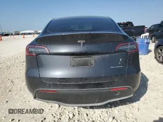 2025 Tesla Model Y Long Range z VIN 7SAYGDEE8SA338745, wystawiony jako Copart lot #50034495 z przebiegiem 4 829 mil mil oraz Szkoda całkowita • Salvage title. Historia ofert i sprzedaży dostępna na DreamBid. Obrazek 6.