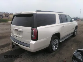 2015 GMC Yukon XL SLT with VIN 1GKS2HKC1FR120133, listed as a IAAI auction lot 39693190 with 211,652 mi miles. Bid and sale history available at carsss.com. Image 4.