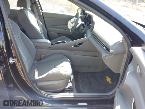 2023 Hyundai Elantra SE with VIN KMHLL4AG9PU384818, listed as a IAAI auction lot 42399244 with 35,358 mi miles and . Bid and sale history available at DreamBid. Image 5.