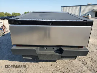 2024 Tesla Cybertruck z VIN 7G2CEHED2RA020834, wystawiony jako Copart lot #73682154 z przebiegiem 9221 mil mil oraz Szkody całkowita. Historia ofert i sprzedaży dostępna na DreamBid. Obrazek 6.
