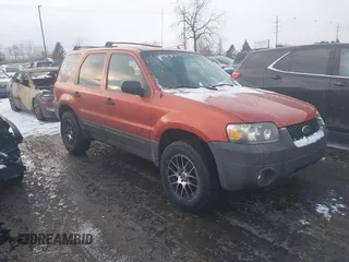 2006 Ford Escape XLT with VIN 1FMYU03Z66KD02998, listed as a IAAI auction lot 41414402 with 102,147 mi miles. Bid and sale history available at carsss.com. Image 1.