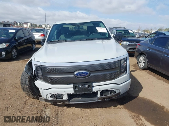 2023 Ford F-150 Lightning Pro z VIN 1FTVW1EL6PWG01336, wystawiony jako IAAI lot #41692903 z przebiegiem 39 085 mil mil oraz . Historia ofert i sprzedaży dostępna na DreamBid. Obrazek 12.