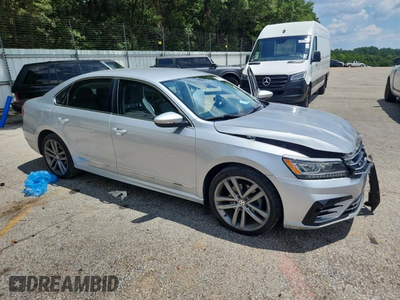 2016 Volkswagen Passat S z VIN 1VWAS7A32GC058844, wystawiony jako Copart lot #63416785 z przebiegiem 104 050 mil mil oraz Szkoda całkowita • Salvage title. Historia ofert i sprzedaży dostępna na DreamBid. Obrazek 4.