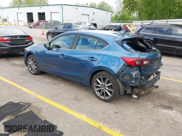 2018 Mazda 3 Touring z VIN 3MZBN1L38JM235604, wystawiony jako IAAI lot #42333995 z przebiegiem 69 541 mil mil oraz . Historia ofert i sprzedaży dostępna na DreamBid. Obrazek 3.