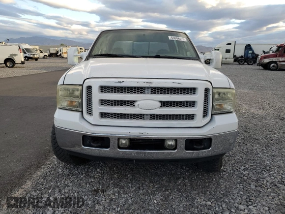 2006 Ford F-250 XL z VIN 1FTSW21516EB01279, wystawiony jako Copart lot #53898475 z przebiegiem 213 638 mil mil oraz Szkoda całkowita • Salvage title. Historia ofert i sprzedaży dostępna na DreamBid. Obrazek 5.
