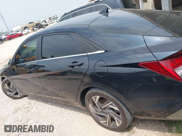 2024 Hyundai Elantra Limited z VIN KMHLP4DG2RU681562, wystawiony jako IAAI lot #41928636 z przebiegiem 23 247 mil mil oraz . Historia ofert i sprzedaży dostępna na DreamBid. Obrazek 14.