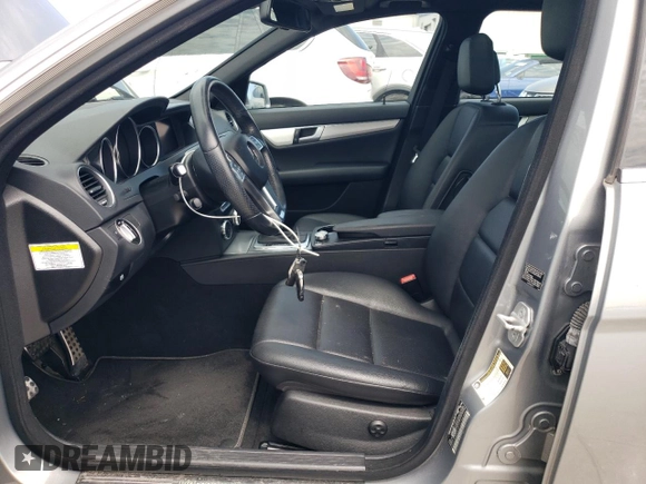 2013 Mercedes-Benz C 300 Sport z VIN WDDGF8AB9DR301692, wystawiony jako Copart lot #54919645 z przebiegiem 58 482 mil mil oraz Szkoda całkowita • Salvage title. Historia ofert i sprzedaży dostępna na DreamBid. Obrazek 7.