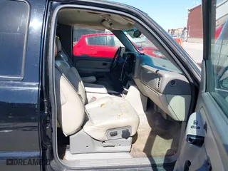 2002 Chevrolet Tahoe LT with VIN 1GNEC13Z32R299695, listed as a IAAI auction lot 41721527 with 230,544 mi miles. Bid and sale history available at carsss.com. Image 5.