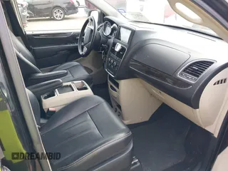 2015 Chrysler Town & Country LX with VIN 2C4RC1AG6FR677178, listed as a IAAI auction lot 41532707 with 135,286 mi miles and . Bid and sale history available at carsss.com. Image 5.