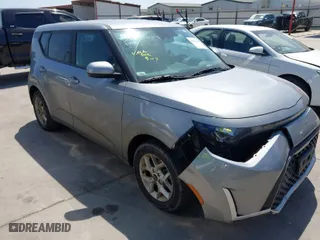 2024 Kia Soul LX with VIN KNDJ23AUXR7910390, listed as a IAAI auction lot 41879465 with 33,432 mi miles. Bid and sale history available at carsss.com. Image 1.