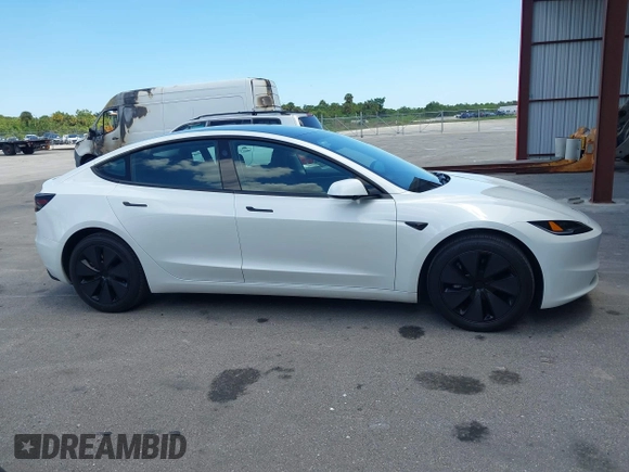 2024 Tesla Model 3 z VIN 5YJ3E1EA7RF721503, wystawiony jako IAAI lot #42246752 z przebiegiem 8 807 mil mil oraz . Historia ofert i sprzedaży dostępna na DreamBid. Obrazek 13.