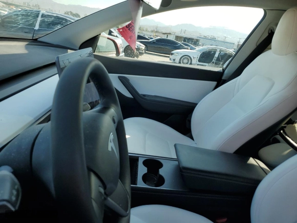 2022 Tesla Model Y Long Range with VIN 7SAYGDEE3NF318359, listed as a Copart auction lot 51861925 with 0 mi miles and Salvage Title. Bid and sale history available at carsss.com. Image 8.
