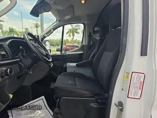 2020 Ford Transit z VIN 1FTBR1YG6LKA32420, wystawiony jako IAAI lot #42786972 z przebiegiem 45 104 mil mil oraz . Historia ofert i sprzedaży dostępna na DreamBid. Obrazek 4.