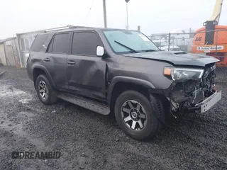 2018 Toyota 4Runner SR5 with VIN JTEBU5JR6J5520694, listed as a IAAI auction lot 41275055 with 117,681 mi miles and . Bid and sale history available at DreamBid. Image 1.