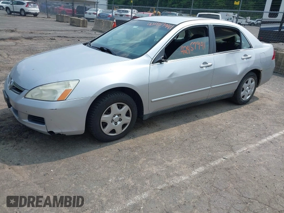2007 Honda Accord LX z VIN 1HGCM564X7A169294, wystawiony jako IAAI lot #42457941 z przebiegiem 256 692 mil mil oraz . Historia ofert i sprzedaży dostępna na DreamBid. Obrazek 2.