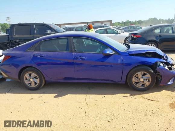 2024 Hyundai Elantra SE with VIN KMHLL4DG9RU829766, listed as a IAAI auction lot 42080095 with 8,711 mi miles and . Bid and sale history available at DreamBid. Image 13.