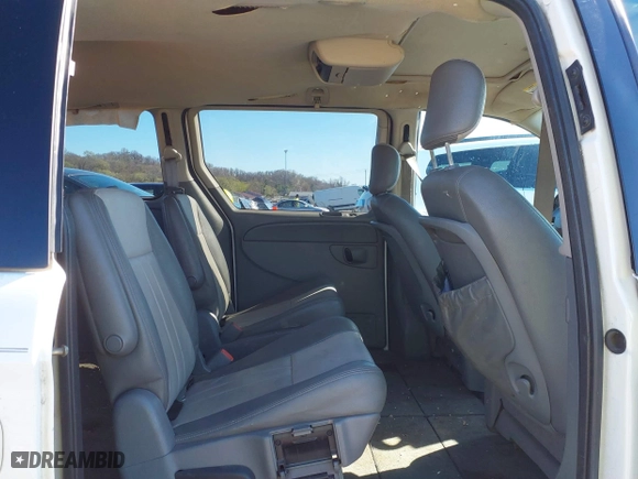 2006 Dodge Grand Caravan SXT with VIN 2D4GP44L66R686469, listed as a IAAI auction lot 41893168 with 218,249 mi miles. Bid and sale history available at carsss.com. Image 8.