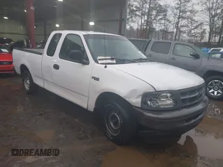 1998 Ford F-150 z VIN 1FTZX1723WNA81460, wystawiony jako IAAI lot #41550492 z przebiegiem 180 376 mil mil oraz . Historia ofert i sprzedaży dostępna na DreamBid. Obrazek 1.