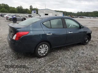 2015 Nissan Versa SV z VIN 3N1CN7AP8FL832042, wystawiony jako Copart lot #55859655 z przebiegiem 157 949 mil mil oraz Szkoda całkowita • Salvage title. Historia ofert i sprzedaży dostępna na DreamBid. Obrazek 3.