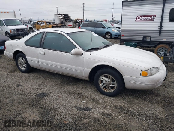 1996 Ford Thunderbird LX z VIN 1FALP6246TH160357, wystawiony jako IAAI lot #41442234 z przebiegiem 99 815 mil mil oraz . Historia ofert i sprzedaży dostępna na DreamBid. Obrazek 1.