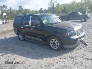 2004 Lincoln Navigator Luxury with VIN 5LMFU28RX4LJ15831, listed as a IAAI auction lot 41969032 with 194,600 mi miles. Bid and sale history available at carsss.com. Image 1.