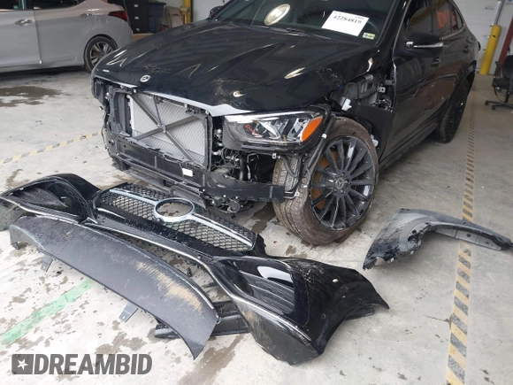 2025 Mercedes-Benz GLE 450 with VIN 4JGFD5KB7SB319795, listed as a IAAI auction lot 42284819 with 3,711 mi miles and . Bid and sale history available at DreamBid. Image 6.