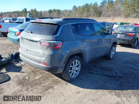 2024 Jeep Compass Latitude Lux z VIN 3C4NJDFN8RT602268, wystawiony jako IAAI lot #41449109 z przebiegiem 11 137 mil mil oraz . Historia ofert i sprzedaży dostępna na DreamBid. Obrazek 4.