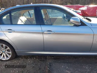 2011 BMW 3 Series 328i xDrive z VIN WBAPK5C52BF124605, wystawiony jako IAAI lot #41585190 z przebiegiem 108 000 mil mil oraz . Historia ofert i sprzedaży dostępna na DreamBid. Obrazek 13.