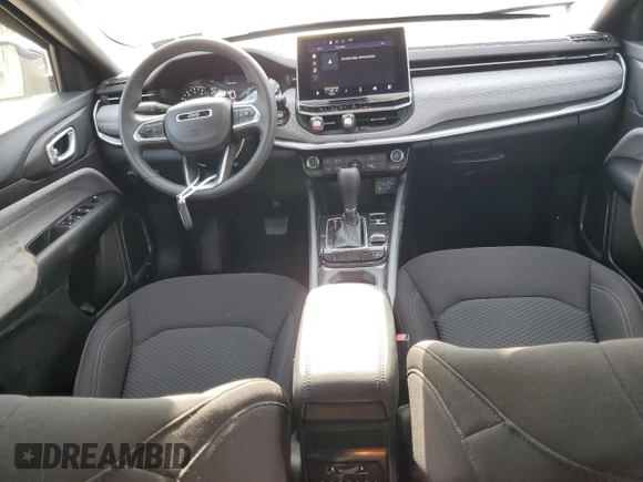 2024 Jeep Compass Sport z VIN 3C4NJDAN9RT171267, wystawiony jako Copart lot #49379715 z przebiegiem 3 194 mil mil oraz Szkoda całkowita • Salvage title. Historia ofert i sprzedaży dostępna na DreamBid. Obrazek 8.