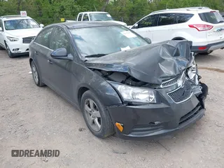 2014 Chevrolet Cruze 1LT z VIN 1G1PC5SB5E7268583, wystawiony jako IAAI lot #42123317 z przebiegiem 162 463 mil mil oraz . Historia ofert i sprzedaży dostępna na DreamBid. Obrazek 1.