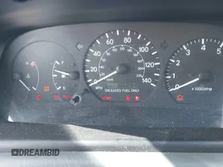 1999 Toyota Camry LE z VIN 4T1BG22K0XU862535, wystawiony jako IAAI lot #42116856 z przebiegiem 186 094 mil mil oraz . Historia ofert i sprzedaży dostępna na DreamBid. Obrazek 7.