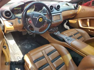 2012 Ferrari California z VIN ZFF65LJA0C0185161, wystawiony jako Copart lot #54987374 z przebiegiem 35 280 mil mil oraz . Historia ofert i sprzedaży dostępna na DreamBid. Obrazek 8.