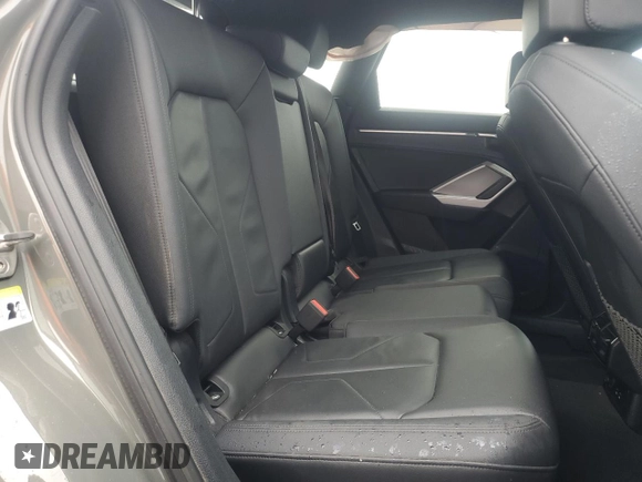 2023 Audi Q3 S line Premium z VIN WA1DECF33P1124378, wystawiony jako Copart lot #50222965 z przebiegiem 37 618 mil mil oraz Szkody całkowita. Historia ofert i sprzedaży dostępna na DreamBid. Obrazek 11.