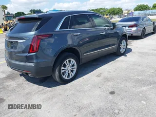 2020 Cadillac XT5 Luxury FWD z VIN 1GYKNAR45LZ224459, wystawiony jako IAAI lot #42295055 z przebiegiem 69 751 mil mil oraz . Historia ofert i sprzedaży dostępna na DreamBid. Obrazek 4.
