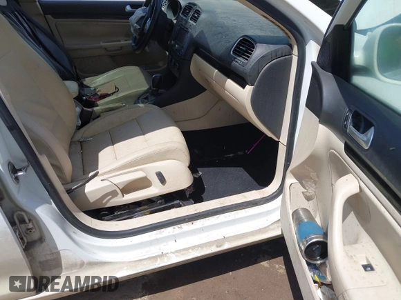 2014 Volkswagen Jetta TDI w/Sunroof with VIN 3VWPL7AJ2EM621151, listed as a IAAI auction lot 42543548 with 167,276 mi miles and . Bid and sale history available at DreamBid. Image 5.