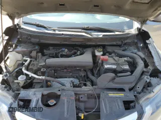 2017 Nissan Rogue SV z VIN KNMAT2MV0HP613929, wystawiony jako Copart lot #61374035 z przebiegiem 127 530 mil mil oraz Szkoda całkowita • Salvage title. Historia ofert i sprzedaży dostępna na DreamBid. Obrazek 11.