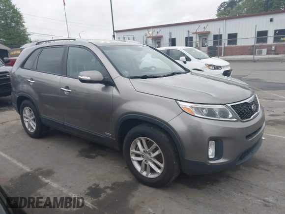 2015 Kia Sorento LX with VIN 5XYKTCA69FG572045, listed as a IAAI auction lot 41960132 with 152,400 mi miles. Bid and sale history available at carsss.com. Image 13.