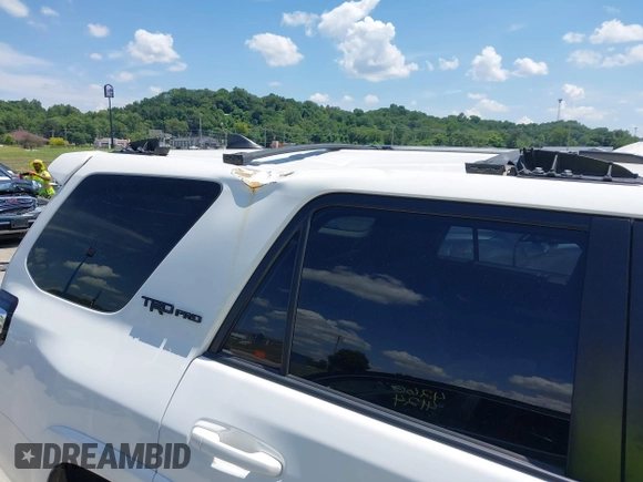 2018 Toyota 4Runner SR5 with VIN JTEBU5JRXJ5595186, listed as a IAAI auction lot 42607713 with 83,592 mi miles and . Bid and sale history available at DreamBid. Image 18.