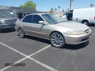 2000 Honda Accord EX с VIN 1HGCG1650YA061910, выставлен на аукционе IAAI как лот 42398274 с пробегом Не указан миль и . История ставок и продаж доступна на DreamBid. Изображение 1.
