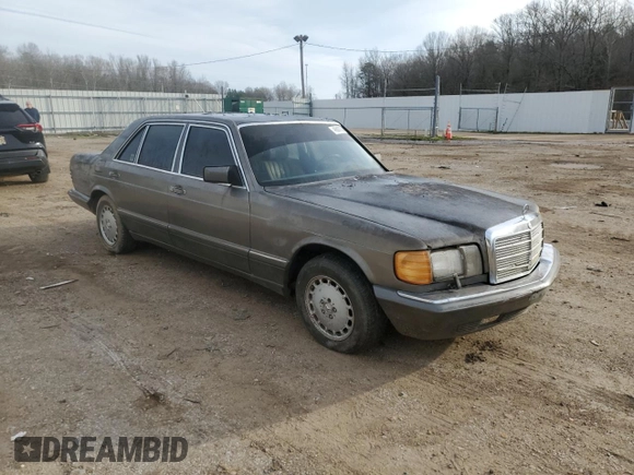 1987 Mercedes-Benz 300 with VIN WDBCB2503HA326913, listed as a Copart auction lot 45600005 with 232,194 mi miles and Clean Title. Bid and sale history available at DreamBid. Image 4.