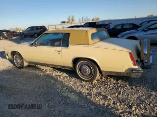 1985 Cadillac Eldorado z VIN 1G6EL5781FE647818, wystawiony jako Copart lot #77608224 z przebiegiem 7192 mil mil oraz Tytuł czysty. Historia ofert i sprzedaży dostępna na DreamBid. Obrazek 2.