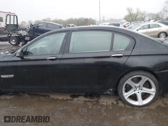 2013 BMW 7 Series 750Li с VIN WBAYE8C53DD133504, выставлен на аукционе IAAI как лот 42005346 с пробегом 142 894 миль миль и . История ставок и продаж доступна на DreamBid. Изображение 14.